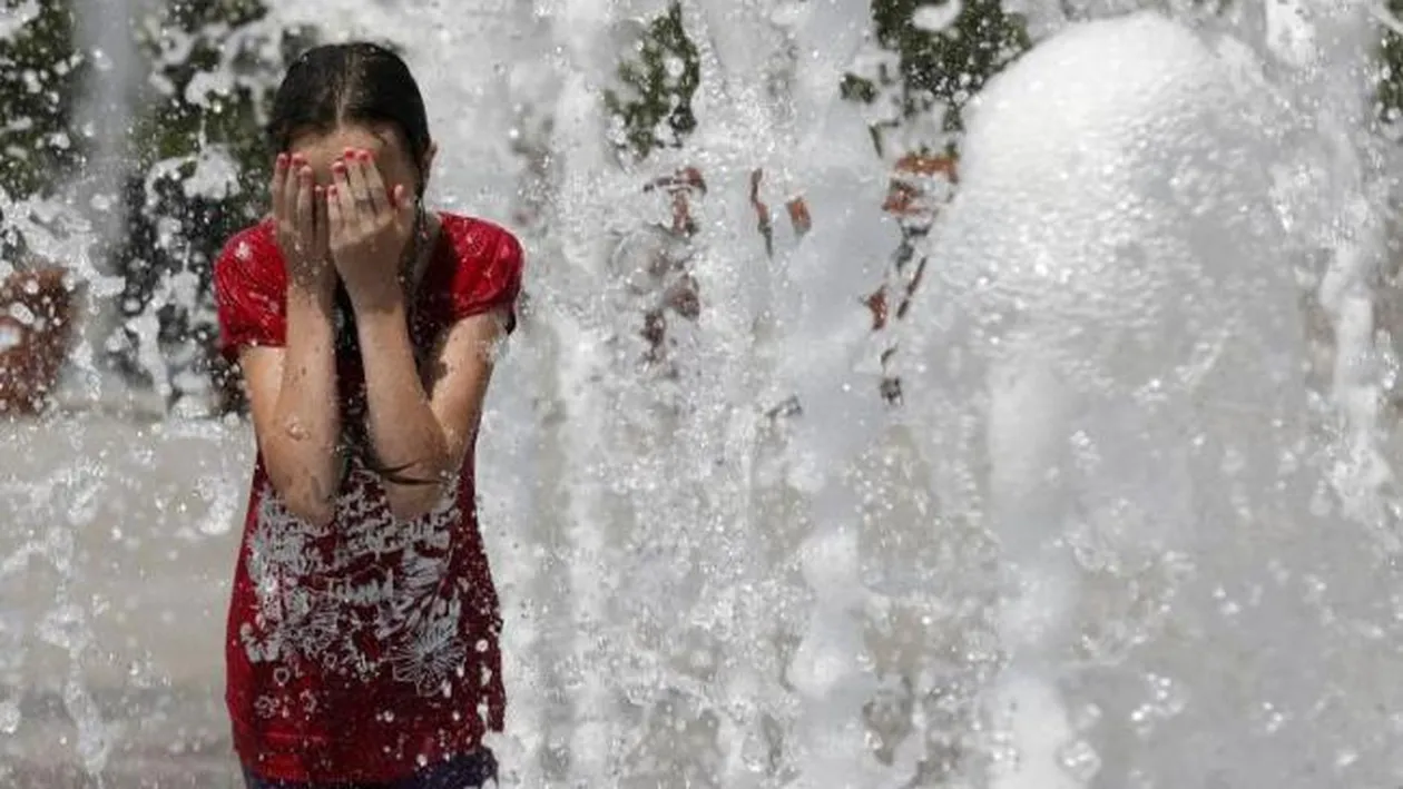 Te topeşte canicula? Iată ZECE metode care te vor ajuta să suporţi temperaturile ridicate mai uşor