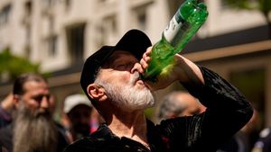 Cât costă un singur litru din apa băută de Gigi Becali la marșul din Piața Victoriei. Ar conține 'energie telurică-hado'
