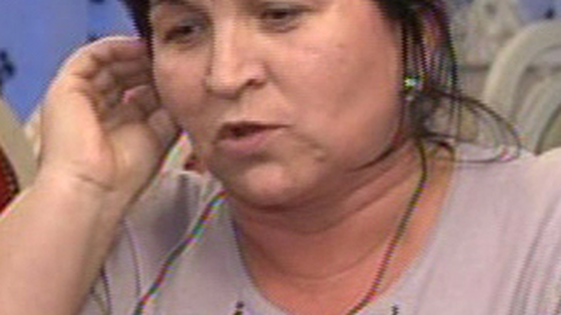 Mama agresorului lui Cristi Tanase: "Am batut-o pe iubita lui dupa ce el s-a certat cu baiatul meu in club! Daca o mai prind tot o bat"