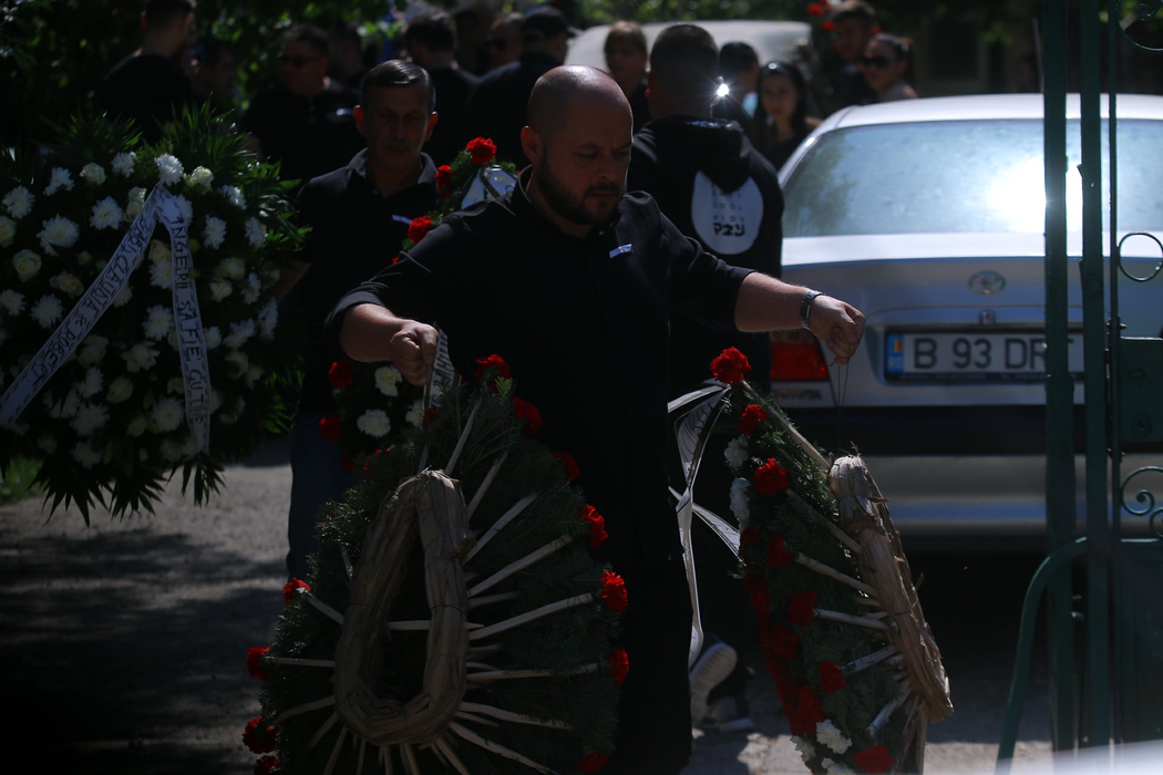 Mesajul tulburător scris pe coroana adusă de Nelu Ploieșteanu pentru fiul său mort