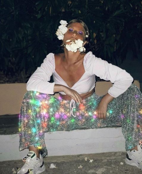 Cât s-a schimbat Adelina Chivu după intervențiile estetice! A plecat fără soțul ei în vacanța din Mykonos și a pozat sexy și nemachiată