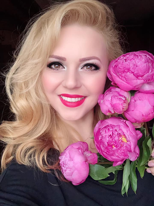 Cornelia și Lupu Rednic, despre viața în sărăcie la mașină de 80.000 €! NU îi recunoști la propria lor nuntă de acum 27 de ani