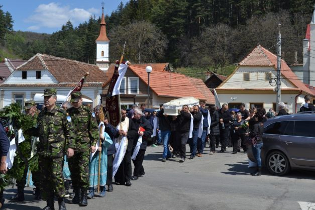 Imagini sfâşietoare de la înmormântarea Getei Dor Popescu. Sursa foto: adevărul.ro