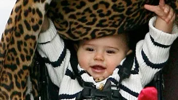 Cucu-bau! Bebelusul lui Orlando Bloom, cu chef de joaca in carucior