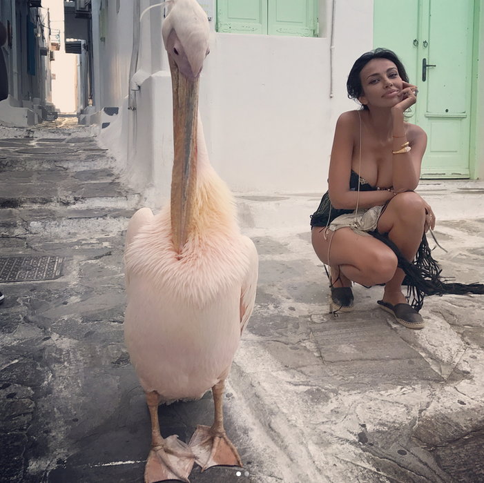 Mădălina Ghenea, pictorial ad-hoc în Grecia