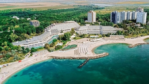 Litoralul românesc, gol în plin sezon estival! Proprietarii disperaţi încep să își scoată hotelurile și terasele la vânzare