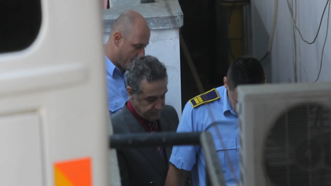 Adio butoni de aur si degete de pianist! Mainile lui Gigi Becali o sa fie distruse in puscarie daca se va intampla asta!