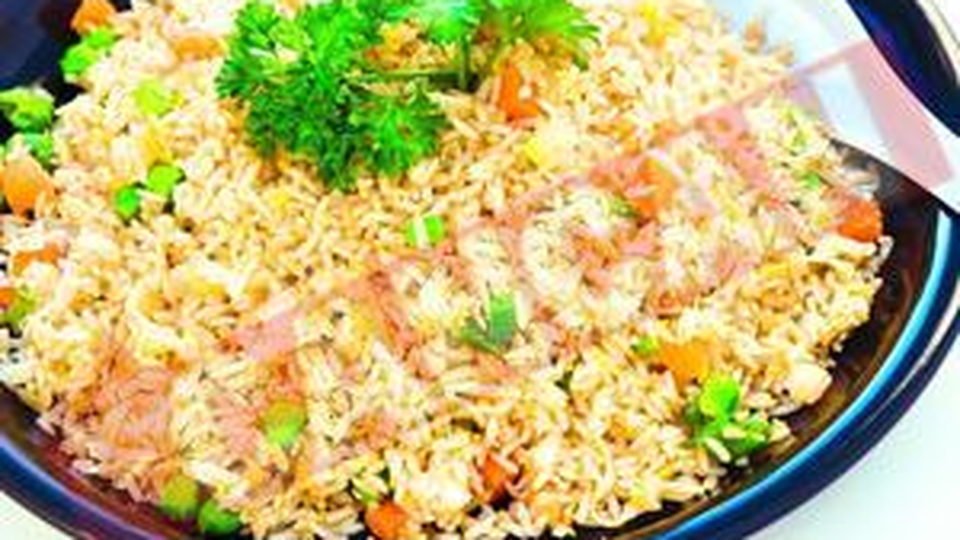 Orez chinezesc cu oua si legume