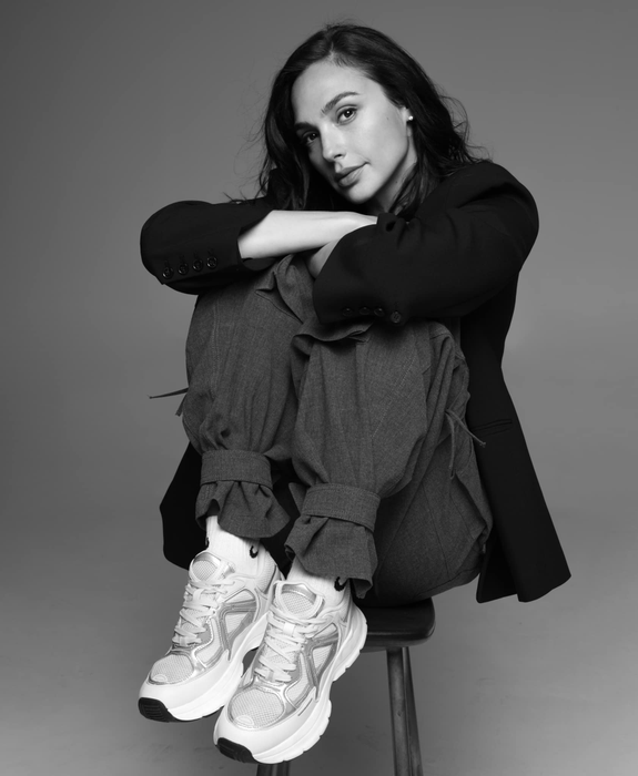 Gal Gadot este în culmea fericirii. „Femeia fantastică” a devenit mamă pentru a patra oară la 38 de ani