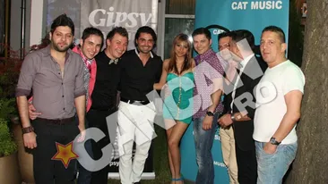 A pus ochii pe o pustoaica de 16 ani!  Pepe a cazut in mrejele unei eleve de liceu