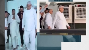 Liderul spiritual din India a "defilat" cu aparatele de aer condiționat la purtător! Canicula și-a întâlnit "nașul"!