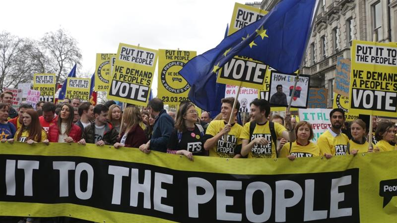 Brexit: Zeci de mii de oameni s-au adunat pe străzile Londrei pentru a cere un nou referendum