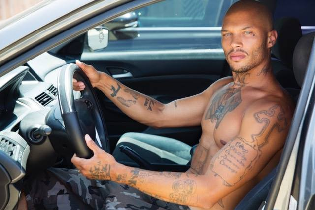 Desemnat cel mai sexy deținut pe vremea când era după gratii, Jeremy Meeks se însoară! Vedeta care îi va deveni soție urmează să îi dăruiască un copil
