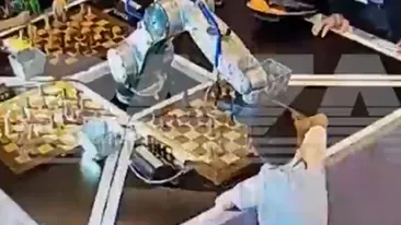 Un robot jucător de șah i-a rupt degetul unui băiat de doar 7 ani în timpul partidei