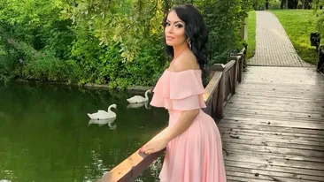 Andreea Mantea, poză HOT, după ce a părăsit România! Poartă un costum de baie provocator și e plină de ulei
