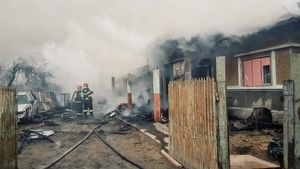 Trei frați din Giurgiu, la un pas de tragedie. În lipsa părinților, au vrut să aprindă focul în sobă cu benzină și...