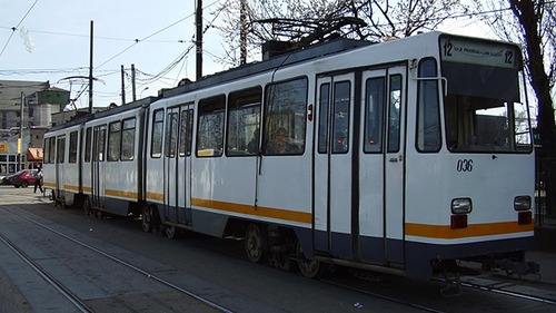 ACCIDENT GRAV în Capitală! Două tramvaie s-au ciocnit în zona Ştefan cel Mare, iar şase persoane au fost rănite