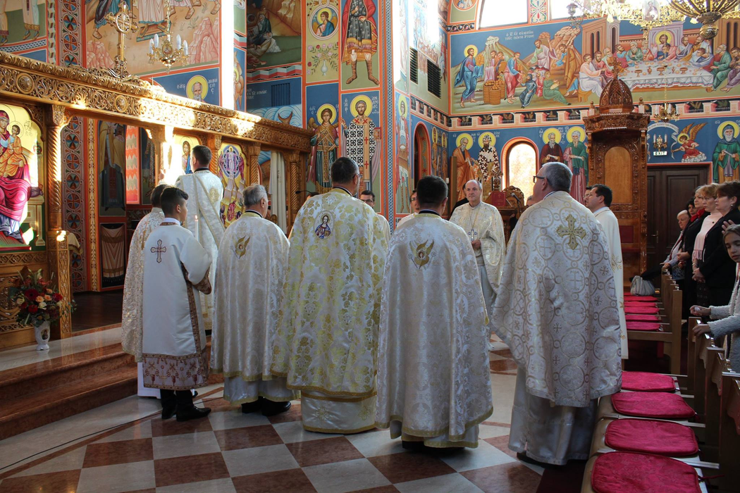 Biserica "Schimbarea la Față" Velența, copie a catedralei Sfânta Treime din Atena