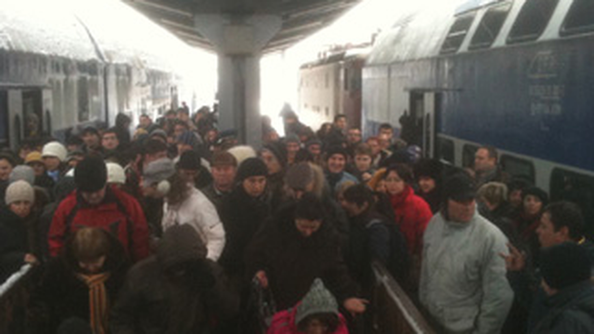 CFR Calatori a anulat azi 29 de curse de tren din cauza gerului si a viscolului