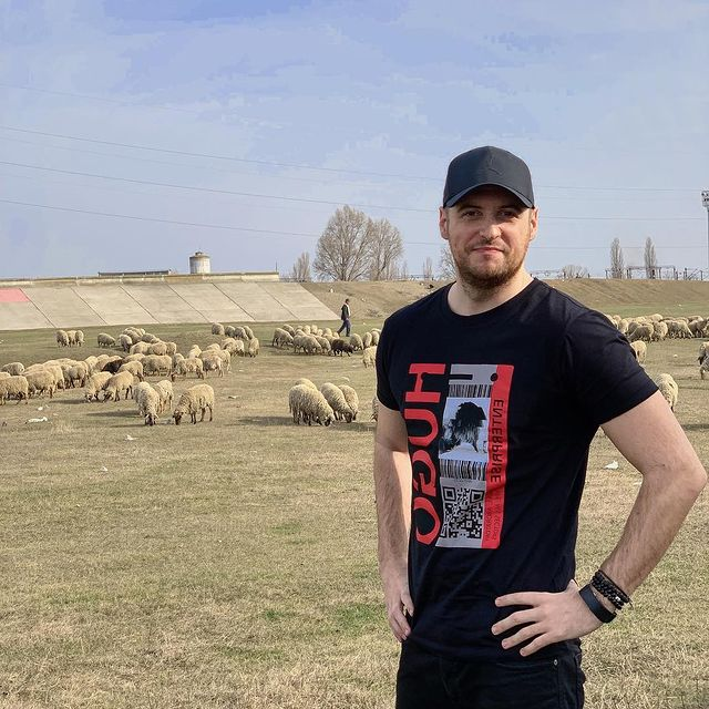 Andrei Ciobanu, satiră la adresa publicului “specializat” în literatură:  “Nu e ok să citești cartea mea sau pe a lui Codin, că ești prost!” / (Foto: Instagram)