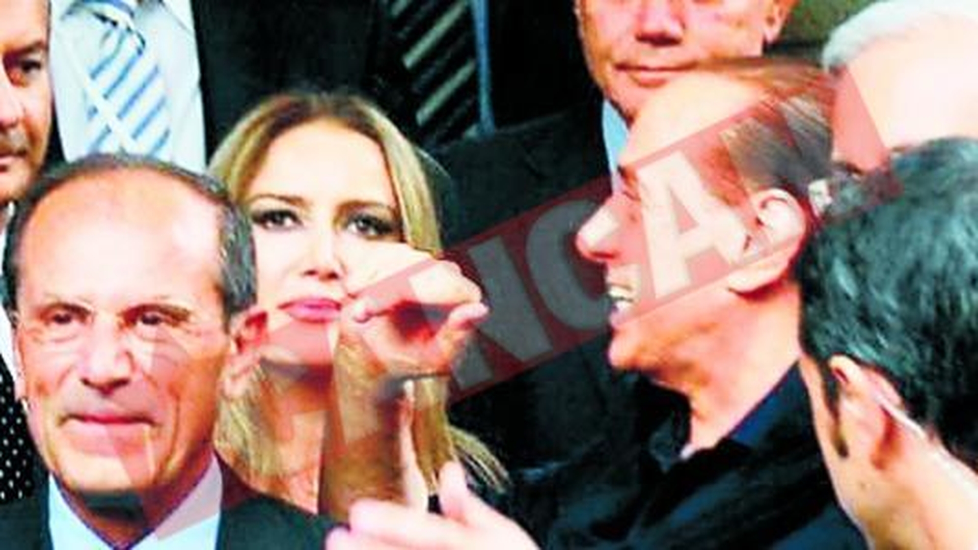 Ea l-a bagat in belea pe Berlusconi
