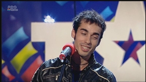 A lăsat de înţeles că este beat mort! În realitate, a făcut senzaţie cu dansul său! "Eşti super talent!"