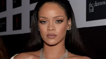 Rihanna, în lacrimi la înmormântarea vărului ei! Ţinuta purtată de artistă a stârnit controverse