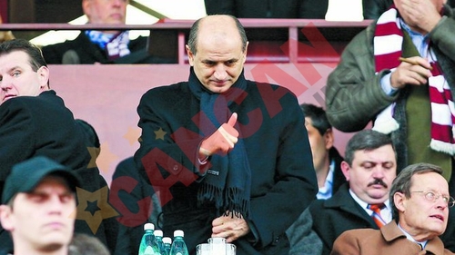 "Copos, cand ne dai cele trei miliarde?"