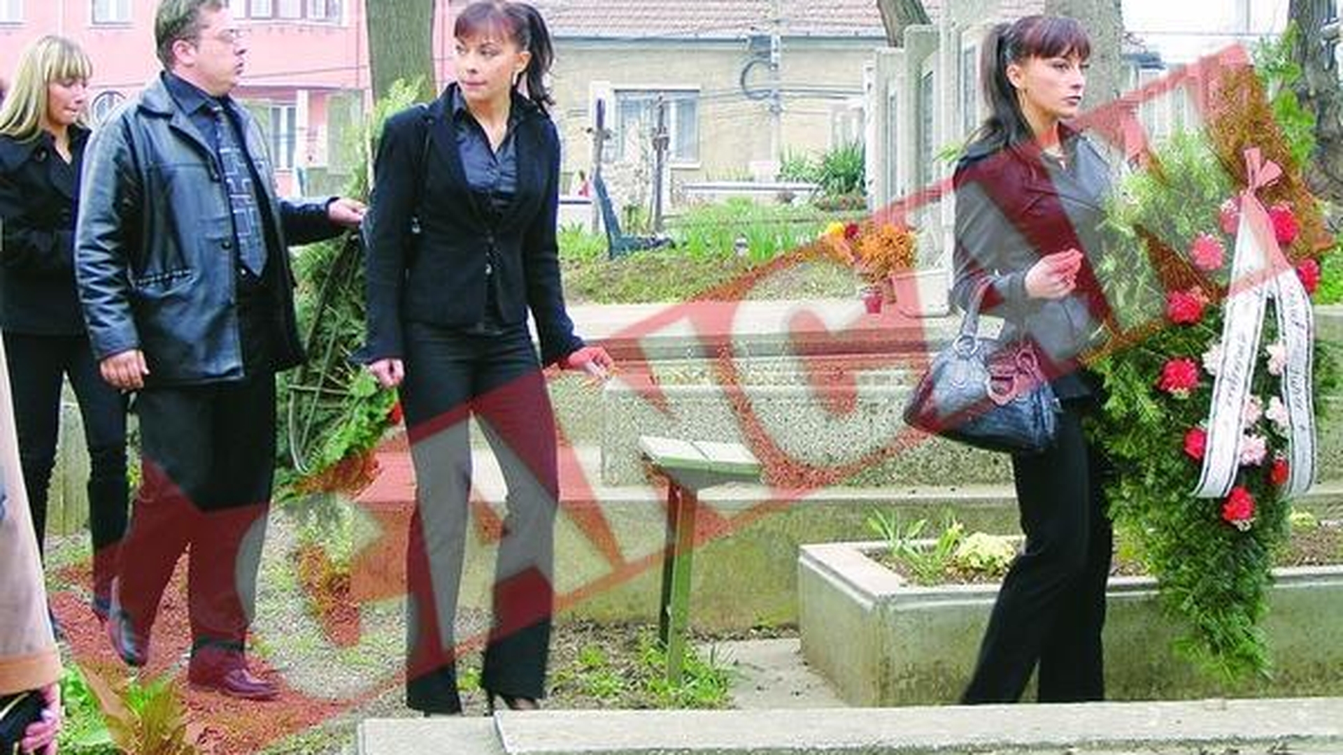 Cheeky Girls si-au inmormantat bunica