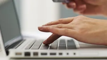 Ai grijă dacă vrei să cumperi online,  ţi se poate întâmpla şi ţie asta! Incredibil cum a fost umilită o bucureşteancă