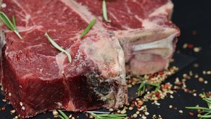 Vești bune pentru români, în prag de sărbători. De unde pot cumpăra carne de porc, la jumătate de preț