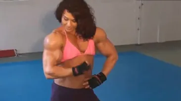 VIDEO Uite-o pe femeia care e mai lata in umeri decat Zmarandescu si care l-ar pune la skandenberg pe Oncescu! Ai tavali-o?