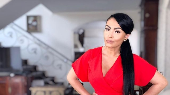 Andreea Mantea a "scăpat" pe internet un detaliu ruşinos. Ce au observat fanii brunetei