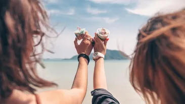 Mesaje de la mulți ani pentru sora ta. Cele mai emoționante cuvinte pe care le poți spune unei surori de ziua ei