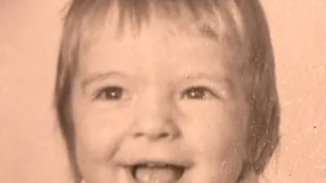 Puțini îl recunosc. Așa arăta acum 53 de ani bărbatul celebru din România care își serbează ziua de naștere astăzi