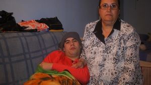 Suferinţa nu se mai termină pentru mama lui ALEX ZAMFIR, tânărul care a impresionat o ţară întreagă după ce a fost DISTRUS de etnobotanice! "Mă aştept să mor în orice clipă!"