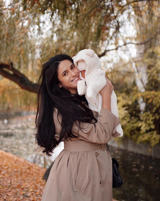 Fabulos! Cum arată abdomenul bloggeriței Ioana Grama la doar 12 zile după ce a născut