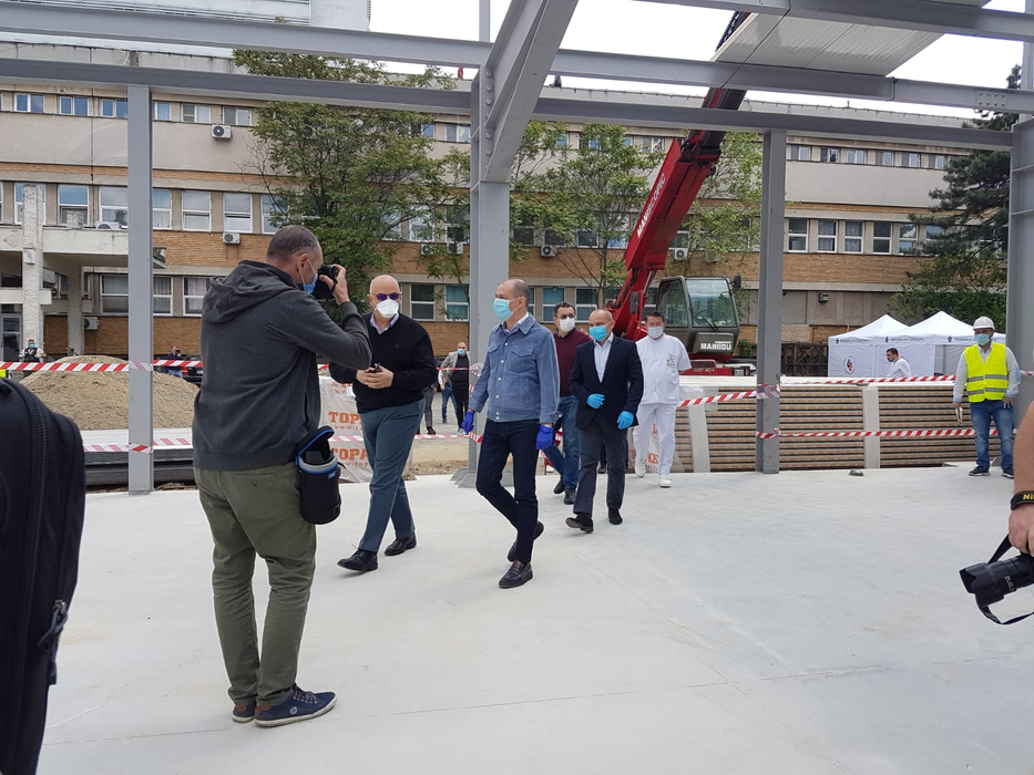 Primarul Sectorului 4, Daniel Băluță, și secretarul de stat Raed Arafat, pe șantierul celei mai moderne Unități de Primiri Urgențe din România, construită în curtea Spitalului ”Bagdasar-Arseni” din București