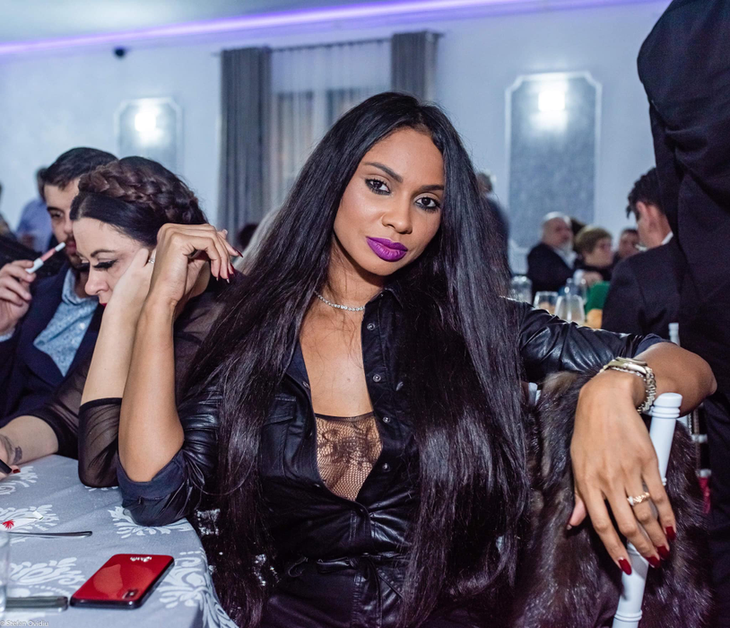 Laurette a încins internetul! Mulatra s-a lăsat fotografiată… topless