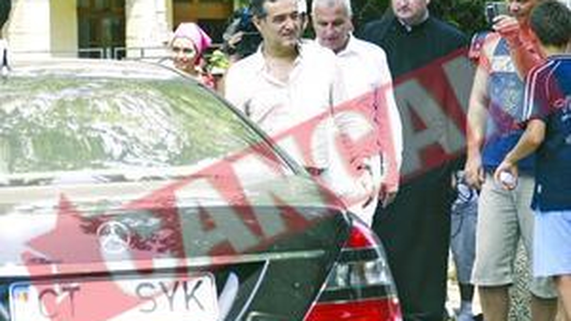 Becali la manastire