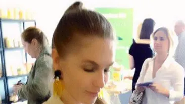 Corina vrea sa se faca vegetariana! Uite ce salata cu germeni de grau si trifoi savureaza!