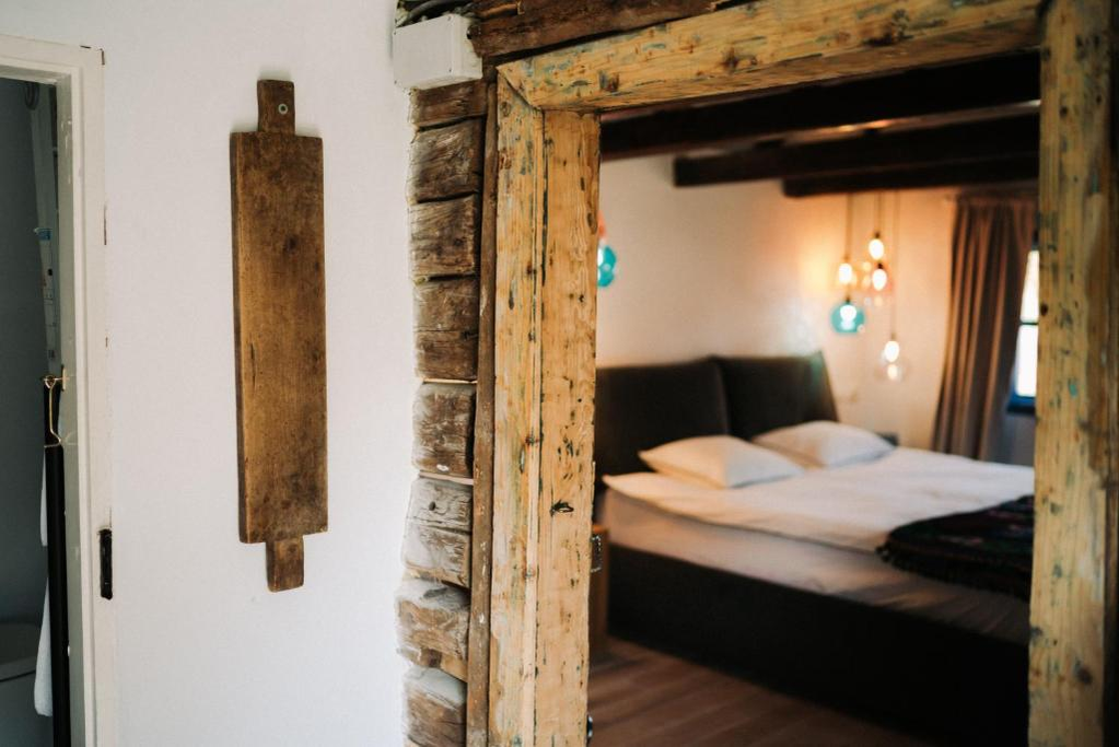 Pensiunea OberWood, moșia deținută de Andreea Esca în județul Sibiu. Foto: Booking