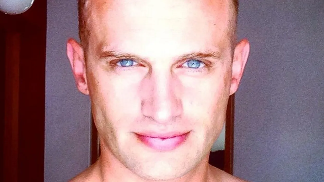 Brotnei, si chel are lipici la femei! In plin proces de imbogatire a podoabei capilare, Sorin a batut palma cu vestitul Cupidon!