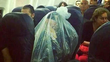 INCREDIBIL! Un evreu ortodox zboara invelit intr-o punga de plastic! Vezi poza care a facut inconjurul Internetului