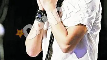 Barmanul Valentin Luca nu a putut evita copila care i-a sarit in fata. A accidentat grav o fetita