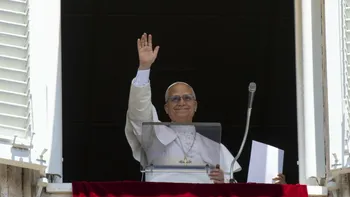 Papa Leon al XIV-lea s-a alăturat trendului viral „6-7”. Imaginile care au făcut senzație în mediul online