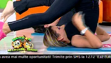 Uite-o pe Roxana Vancea asa cum ti-ai imaginat-o numai in cele mai intime momente! Vezi cum au chinuit-o, cu fundul in sus, in direct!