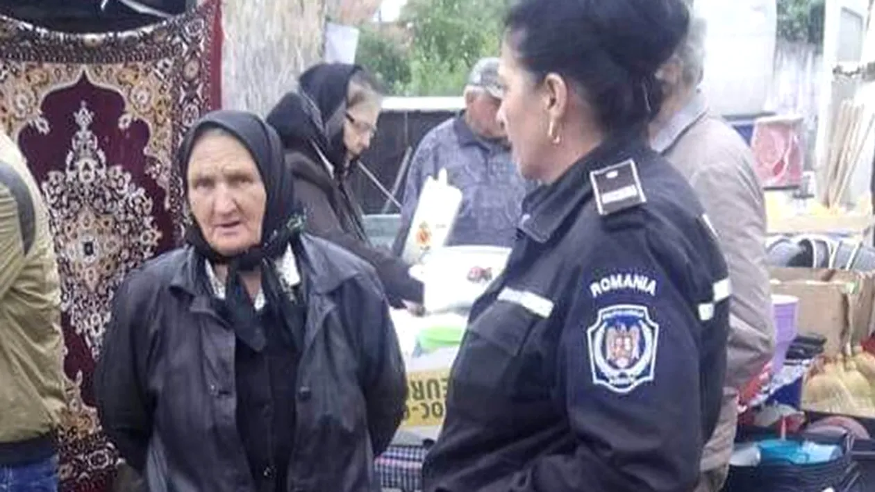 Scene scandaloase într-o piață din Rădăuți. Ce i-a făcut polițista din imagine unei bătrâne care vindea legume pe marginea trotuarului