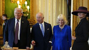 Gafă sau sfidare? Gestul lui Donald Trump în fața Regelui Charles i-a uimit pe cei prezenți