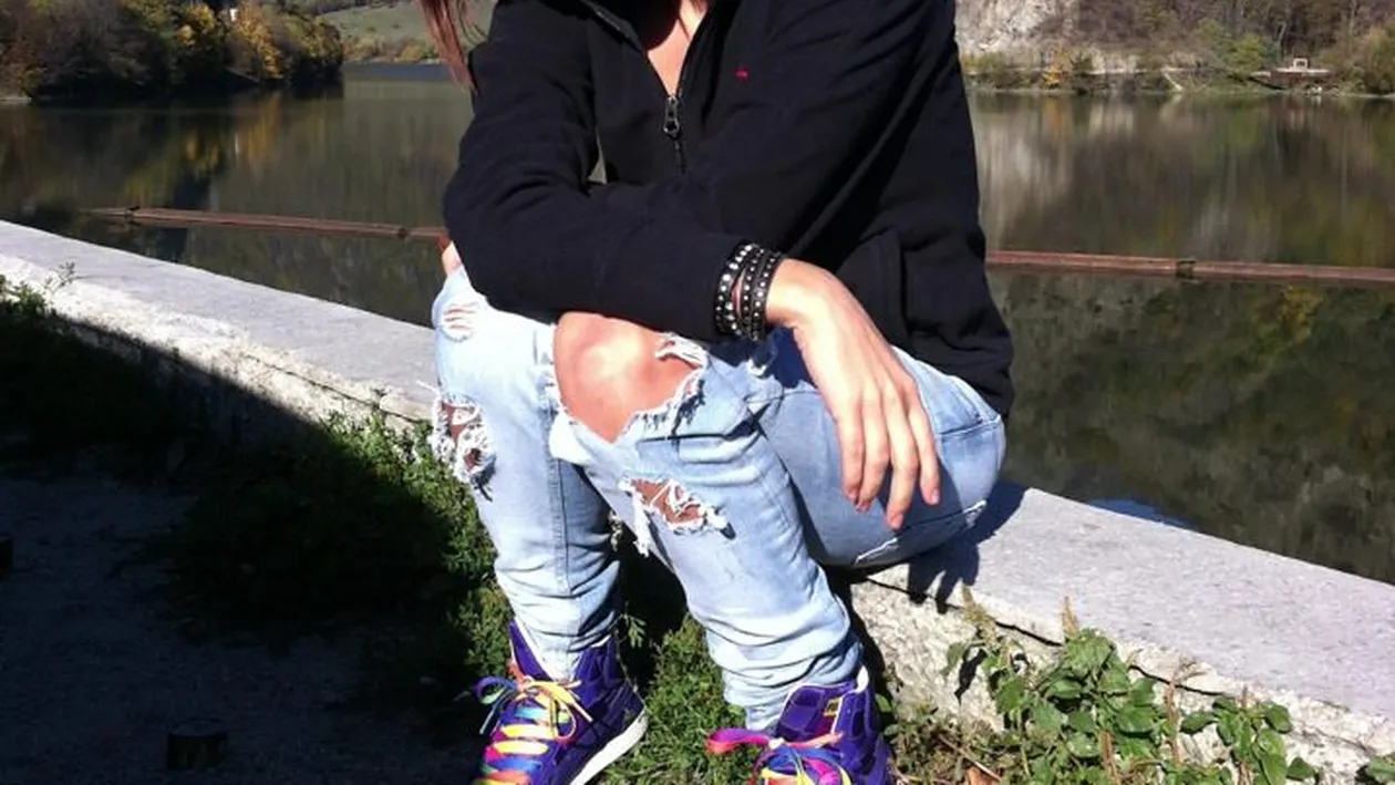 Eşti persoană publică, cum să mergi aşa pe stradă? Sylvia şi-a scandalizat fanii!